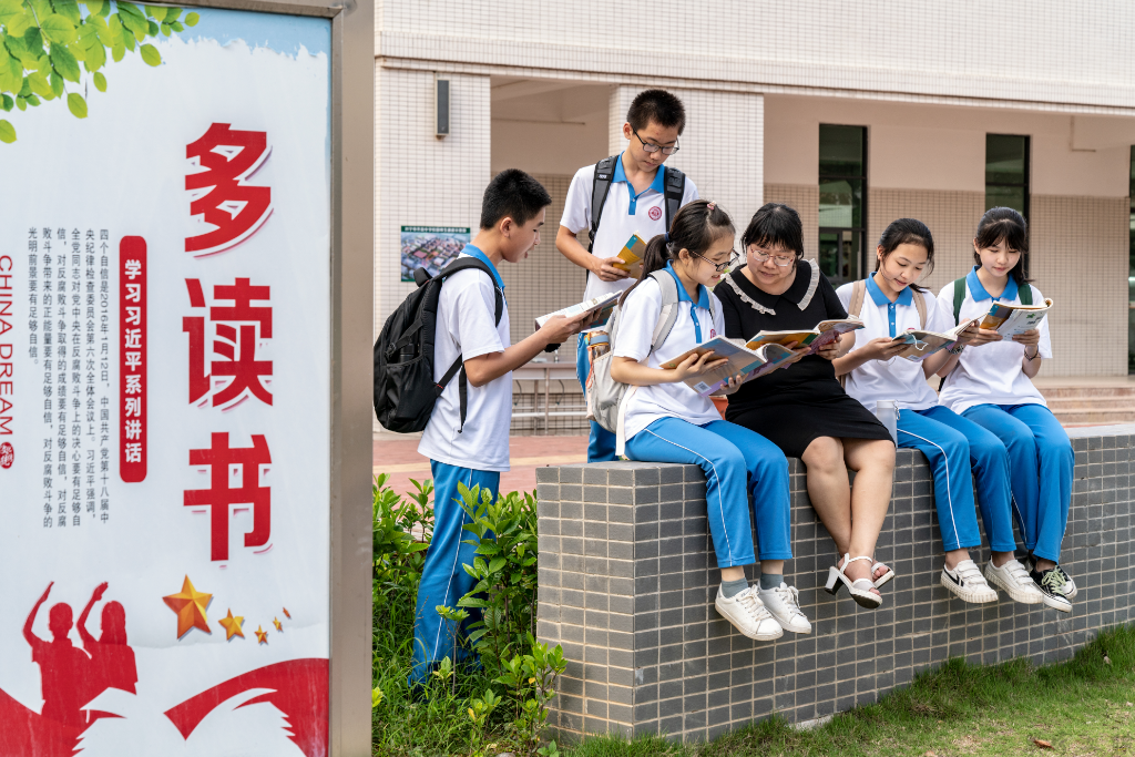 《多讀書》——凌雪芬攝.jpg