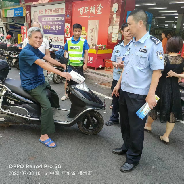 勸導戴頭盔.jpg