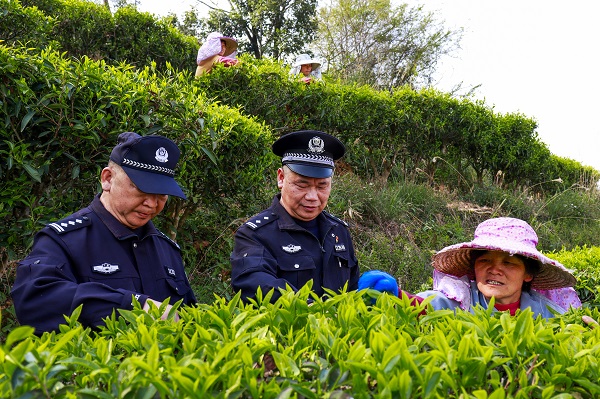 3.3徑南護(hù)航春耕 (5).jpg