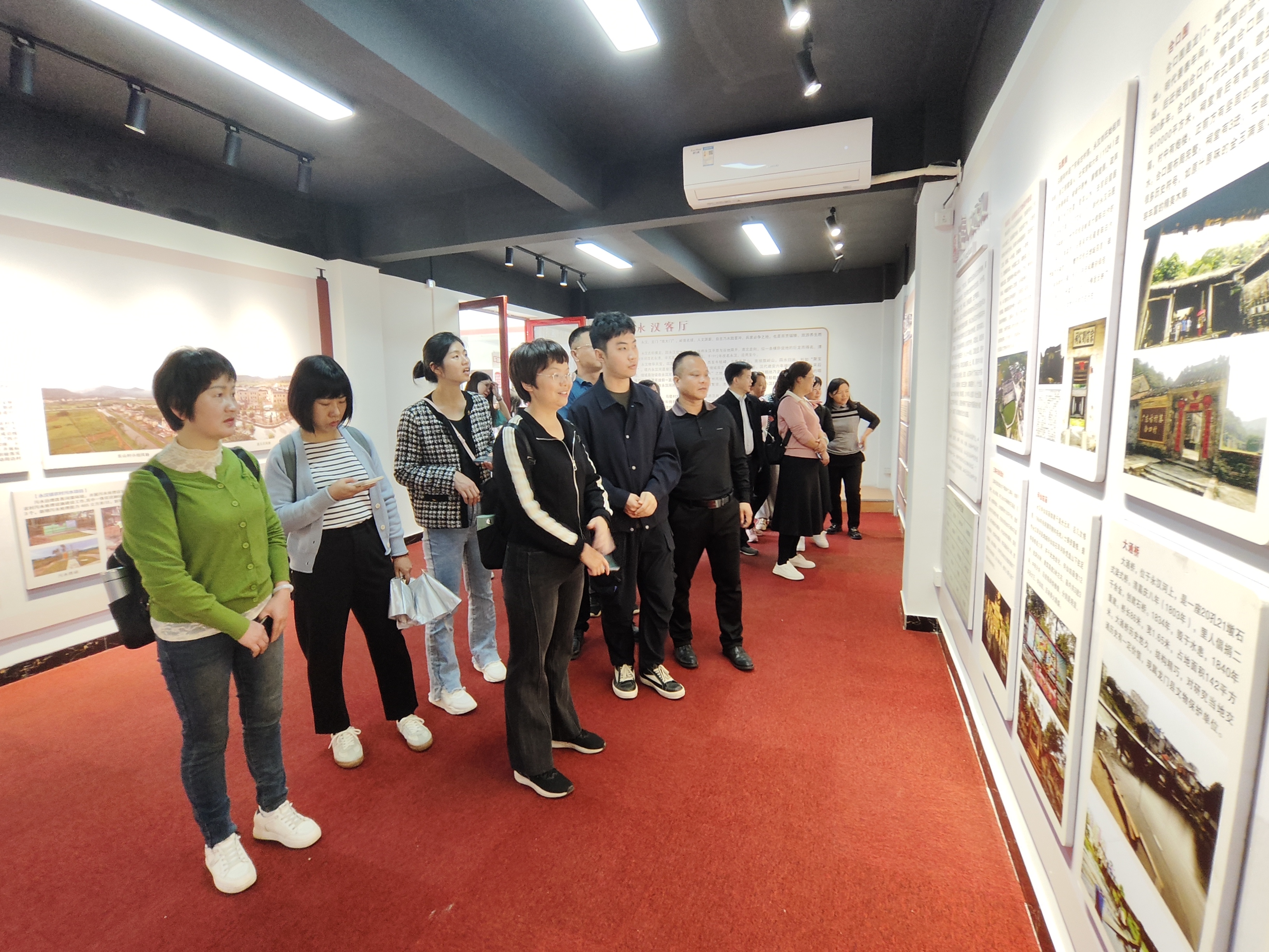 參觀永漢圩鎮(zhèn)客廳2.jpg