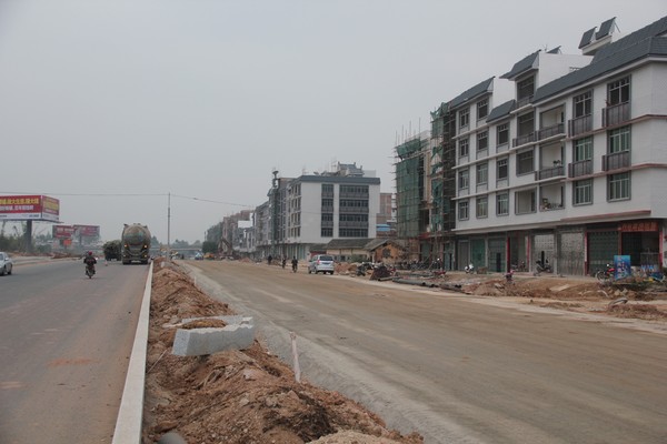 改造中的梅河高速公路西出口現(xiàn)場.jpg