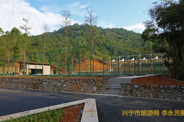 建設(shè)中的體育場(chǎng).jpg