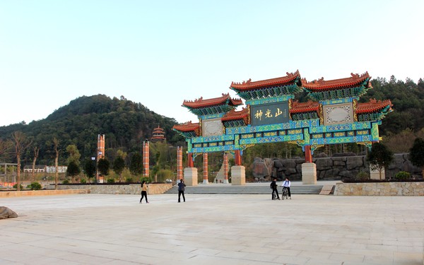 風(fēng)光迷人日新月異的神光山嶄家森林公園02_meitu_1.jpg