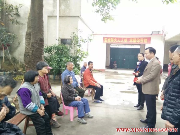 慰問五保老人.jpg
