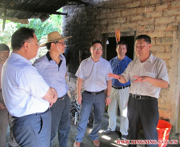 保利集團(tuán)深入雙頭村進(jìn)行精準(zhǔn)扶貧考察慰問活動2.jpg