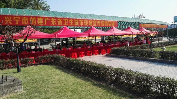 2017年10月24日，我市啟動(dòng)創(chuàng)衛(wèi)系列宣傳咨詢(xún)活動(dòng)。.jpg