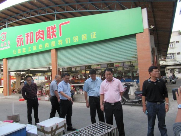 2017年11月8日，丘孝東市長率隊深入一線檢查和督導創(chuàng)衛(wèi)工作。.jpg