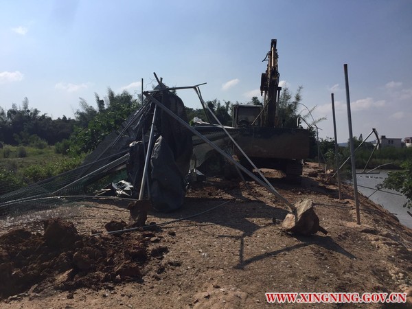 拆除新陂鎮(zhèn)福豐村何屋水田上違法搭建的大棚.jpg