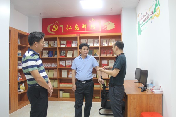 圖為該市紀(jì)委副書記、市監(jiān)委副主任劉瑞靈到福興街道調(diào)研.JPG